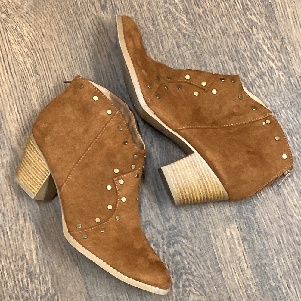 Rue21 Ect!! Faux Suede Studded Booties     Size 9